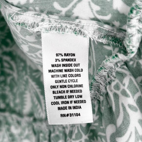 Crown & Ivy Green and White Floral Paisley Ruffle Collar Top Size 1X - Picture 6 of 6